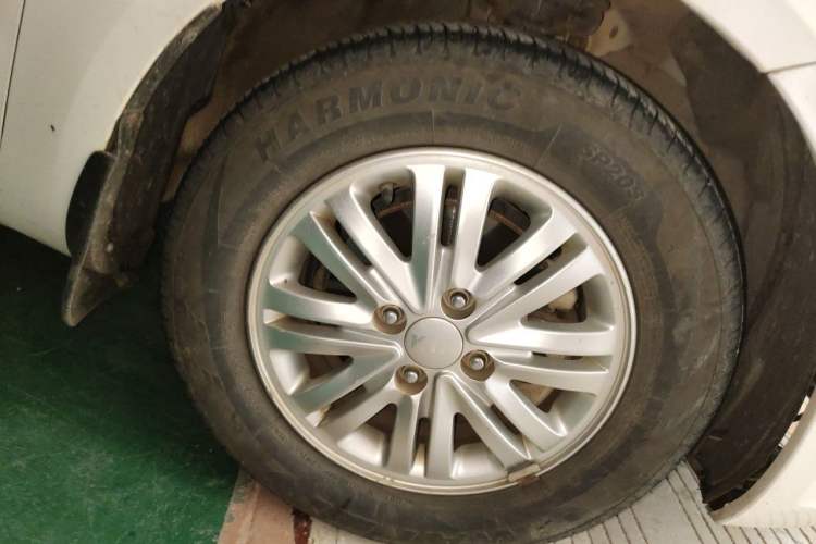 Used Kia K2 2012 Sedan 1.4L MT GLS Commemorative Edition Right Front Wheel Hub