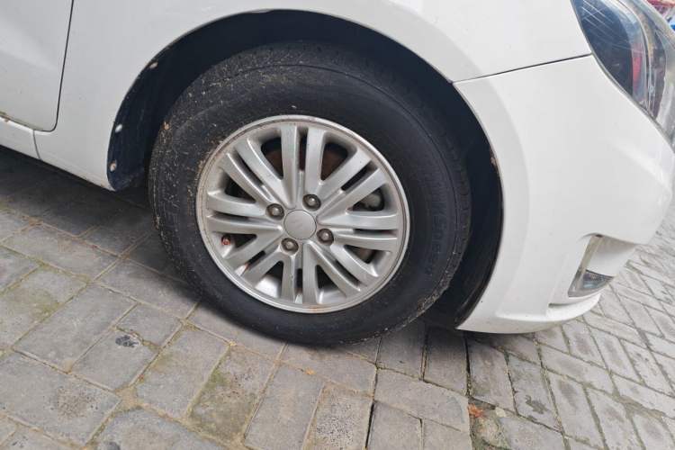 Used Kia K2 2012 Hatchback 1.4L Automatic Cool Edition Right Front Wheel Hub