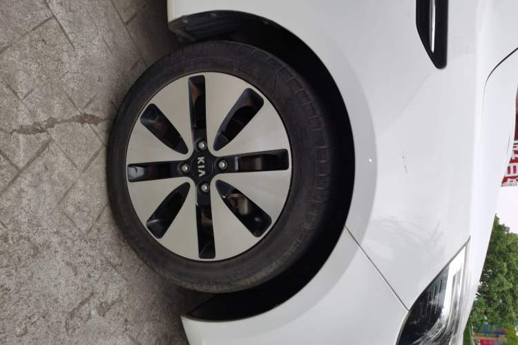 Used Kia K2 2012 Sedan 1.6L AT Premium ECO Right Front Wheel Hub
