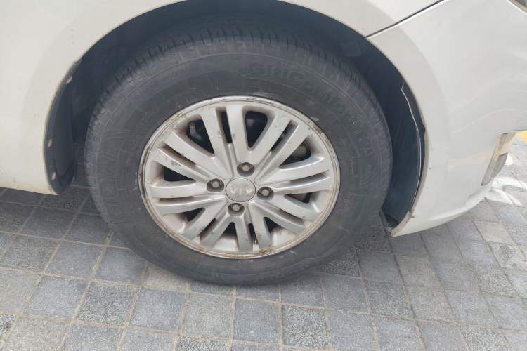 Used Kia K2 2012 Sedan 1.4L Automatic GLS Commemorative Edition Right Front Wheel Hub
