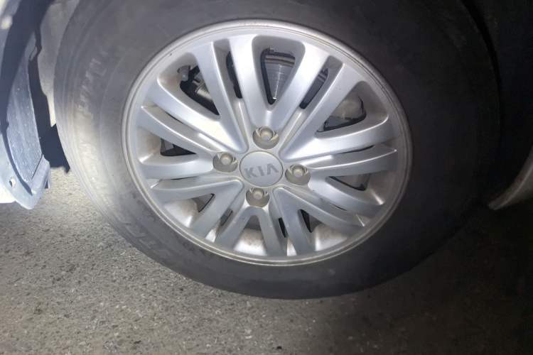 Used Kia K2 2012 Sedan 1.4L MT GLS Commemorative Edition Right Front Wheel Hub