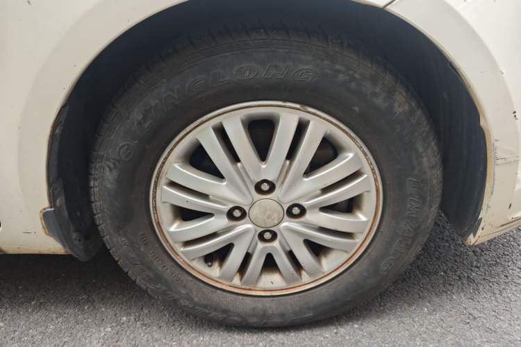 Used Kia K2 2012 Sedan 1.4L MT GLS Commemorative Edition Right Front Wheel Hub