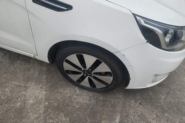 Used Kia K2 2012 Sedan 1.6L AT Premium ECO Right Front Wheel Hub