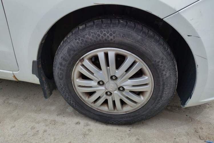 Used Kia K2 2012 Sedan 1.4L Automatic GLS Commemorative Edition Right Front Wheel Hub