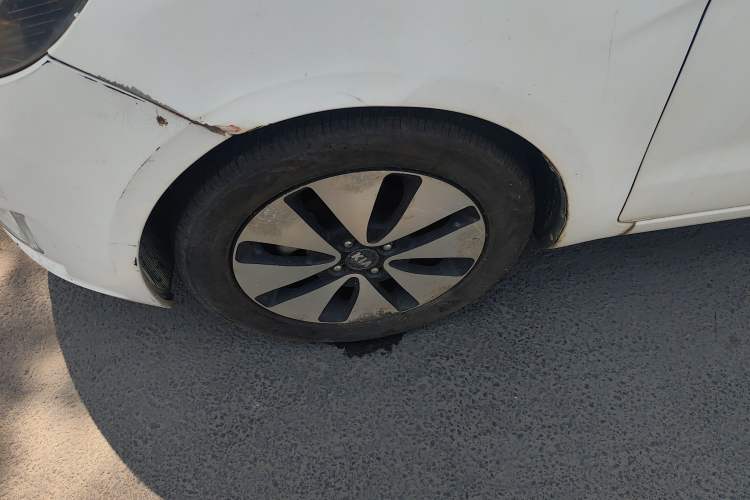 Used Kia K2 2012 Sedan 1.6L Automatic Transmission Premium Commemorative Edition Right Front Wheel Hub
