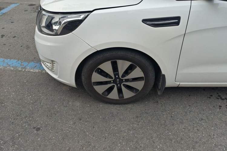Used Kia K2 2012 Hatchback 1.6L AT Premium Commemorative Edition Right Front Wheel Hub