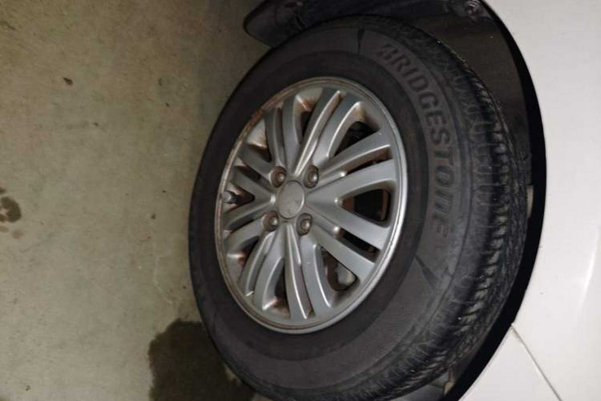 Used Kia K2 2012 Sedan 1.4L Automatic GLS Commemorative Edition Right Front Wheel Hub