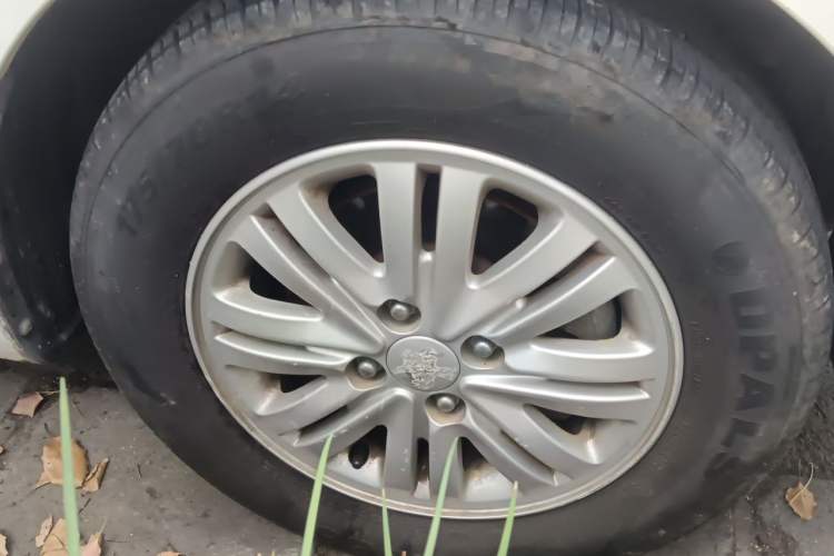 Used Kia K2 2012 Sedan 1.4L MT GLS Commemorative Edition Right Front Wheel Hub