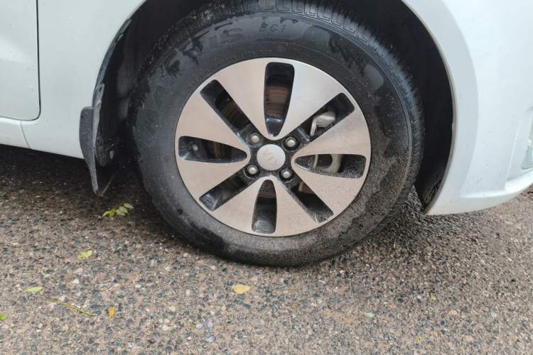 Used Kia K2 2012 Sedan 1.4L MT GLS Commemorative Edition Right Front Wheel Hub
