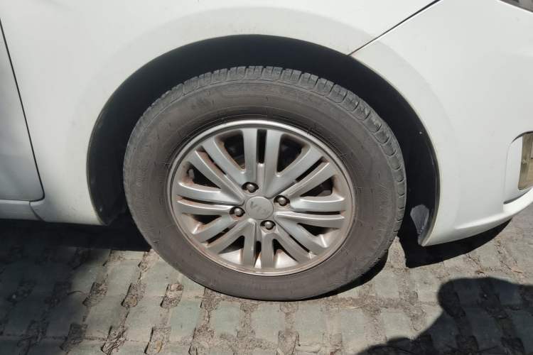 Used Kia K2 2012 Sedan 1.4L MT TOP Commemorative Edition Right Front Wheel Hub