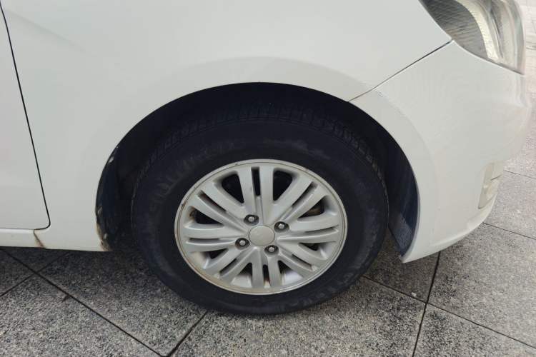 Used Kia K2 2012 Sedan 1.4L Automatic GLS Commemorative Edition Right Front Wheel Hub
