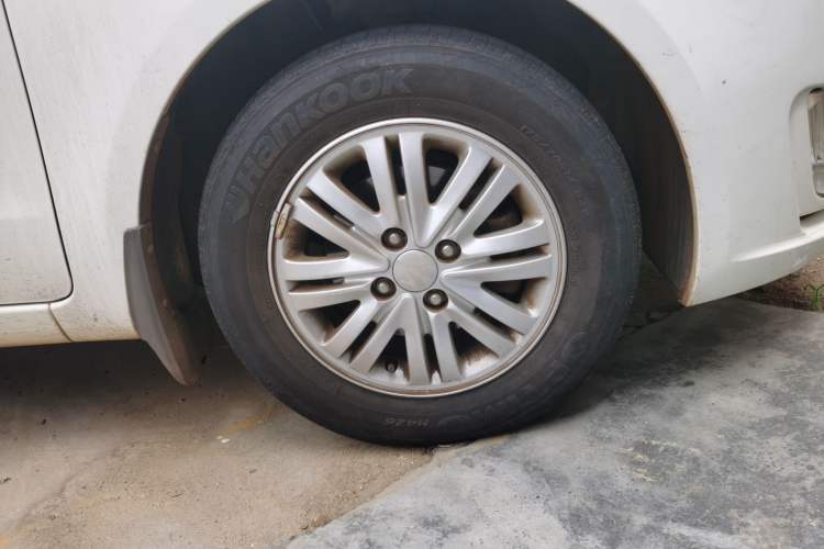 Used Kia K2 2012 Sedan 1.4L MT GLS Commemorative Edition Right Front Wheel Hub