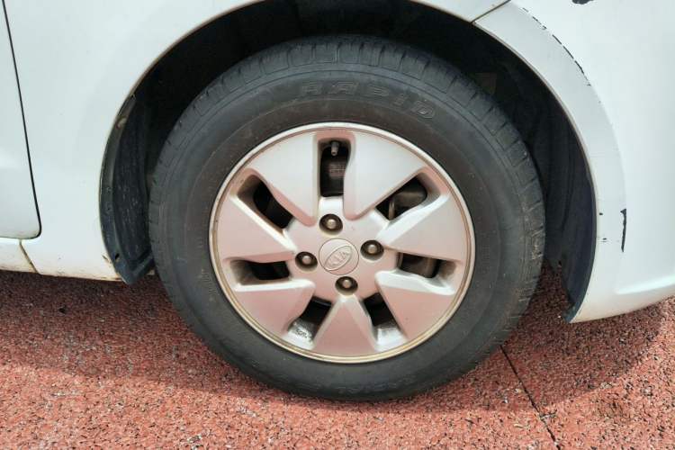 Used Kia K2 2012 Sedan 1.4L AT TOP Anniversary Edition Right Front Wheel Hub