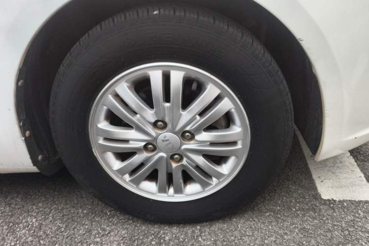 Used Kia K2 2012 Sedan 1.4L MT GLS Commemorative Edition Right Front Wheel Hub
