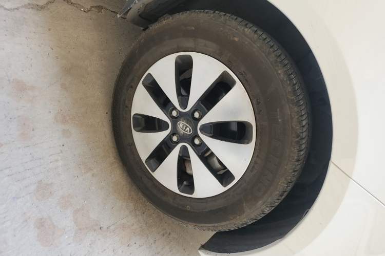 Used Kia K2 2012 Hatchback 1.4L MT Cool Edition Commemorative Model Right Front Wheel Hub
