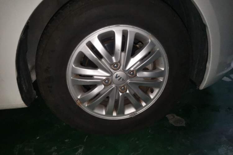 Used Kia K2 2012 Sedan 1.4L MT GLS Commemorative Edition Right Front Wheel Hub