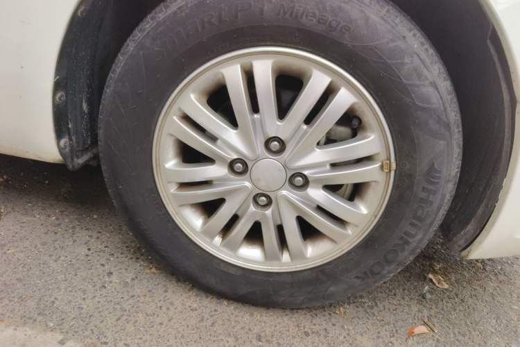 Used Kia K2 2012 Sedan 1.4L MT GLS Commemorative Edition Right Front Wheel Hub