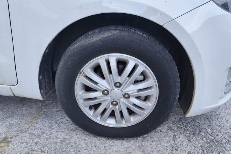 Used Kia K2 2012 Sedan 1.4L MT GLS Commemorative Edition Right Front Wheel Hub
