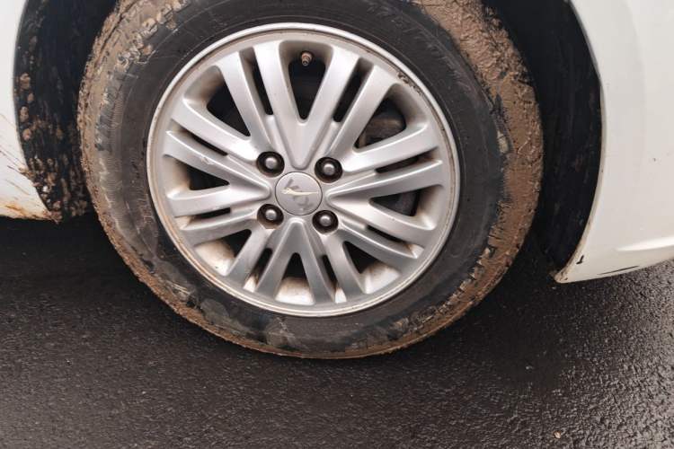 Used Kia K2 2012 Sedan 1.4L MT GLS Commemorative Edition Right Front Wheel Hub