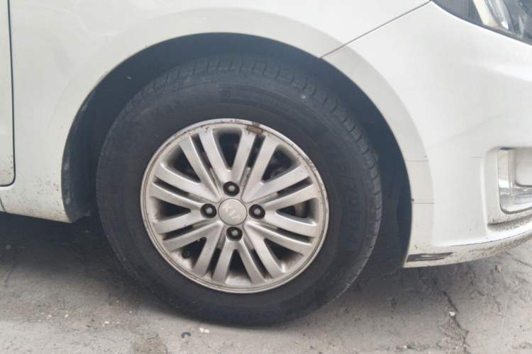 Used Kia K2 2012 Sedan 1.4L Automatic GLS Commemorative Edition Right Front Wheel Hub