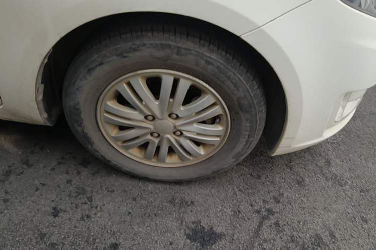 Used Kia K2 2012 Sedan 1.4L MT GLS Commemorative Edition Right Front Wheel Hub