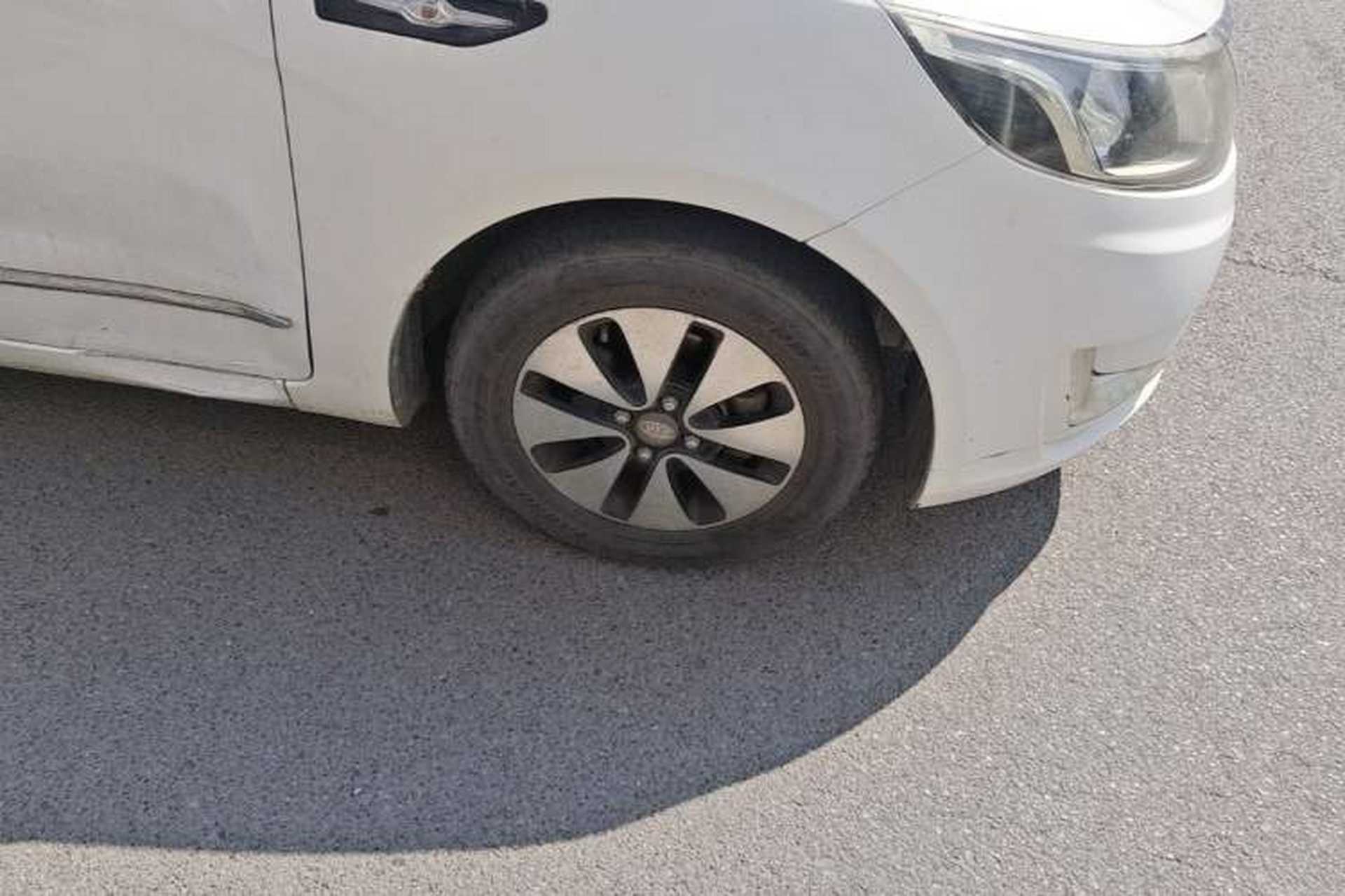 Used Kia K2 2012 Sedan 1.4L Automatic GLS Commemorative Edition Right Front Wheel Hub