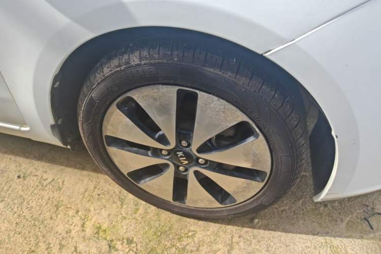 Used Kia K2 2012 Sedan 1.6L Automatic Transmission Premium Commemorative Edition Right Front Wheel Hub