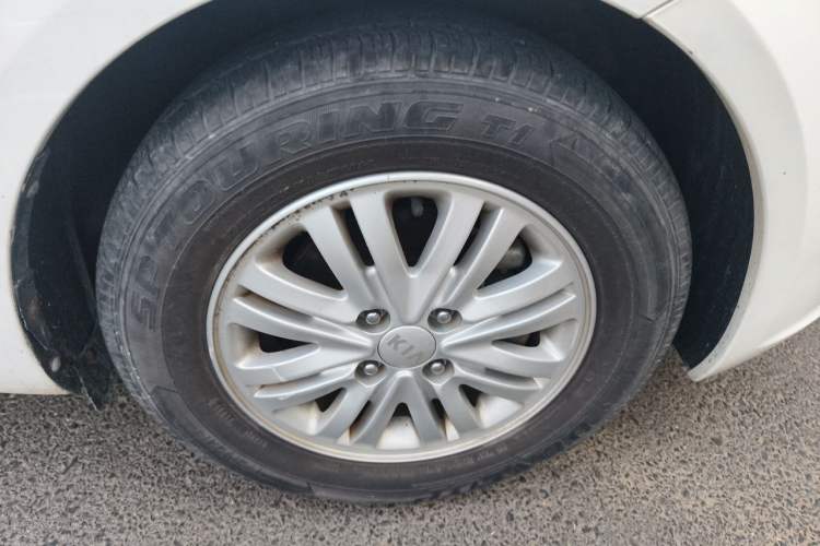 Used Kia K2 2012 Sedan 1.4L Automatic GLS Commemorative Edition Right Front Wheel Hub