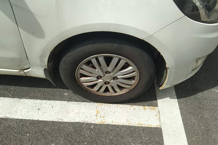 Used Kia K2 2012 Sedan 1.4L MT GLS Commemorative Edition Right Front Wheel Hub