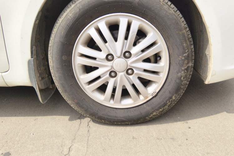 Used Kia K2 2012 Sedan 1.4L MT GLS Commemorative Edition Right Front Wheel Hub