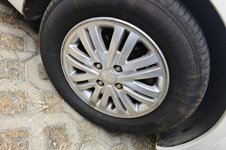 Used Kia K2 2012 Sedan 1.4L MT GLS Commemorative Edition Right Front Wheel Hub