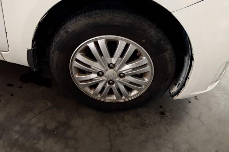 Used Kia K2 2012 Sedan 1.4L Automatic GLS Commemorative Edition Right Front Wheel Hub
