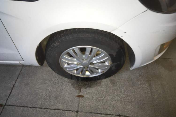 Used Kia K2 2012 Sedan 1.4L MT TOP Commemorative Edition Right Front Wheel Hub