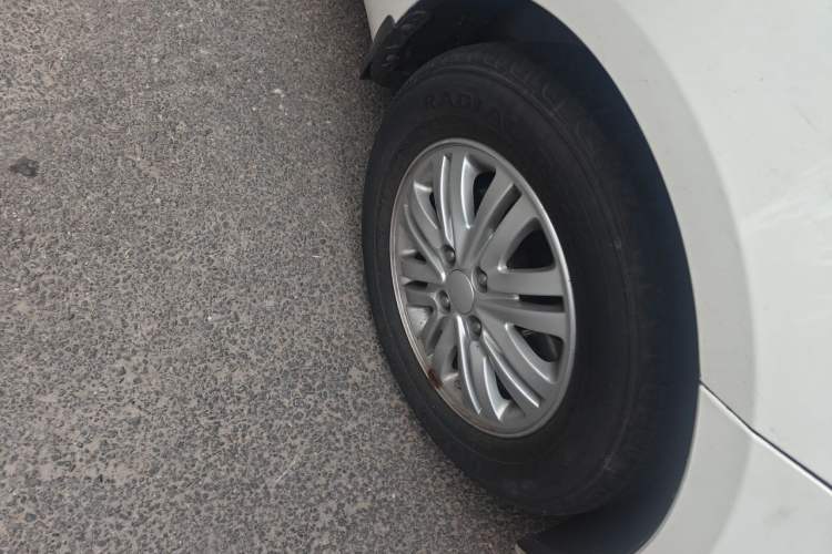 Used Kia K2 2012 Sedan 1.4L Automatic GLS Commemorative Edition Right Front Wheel Hub