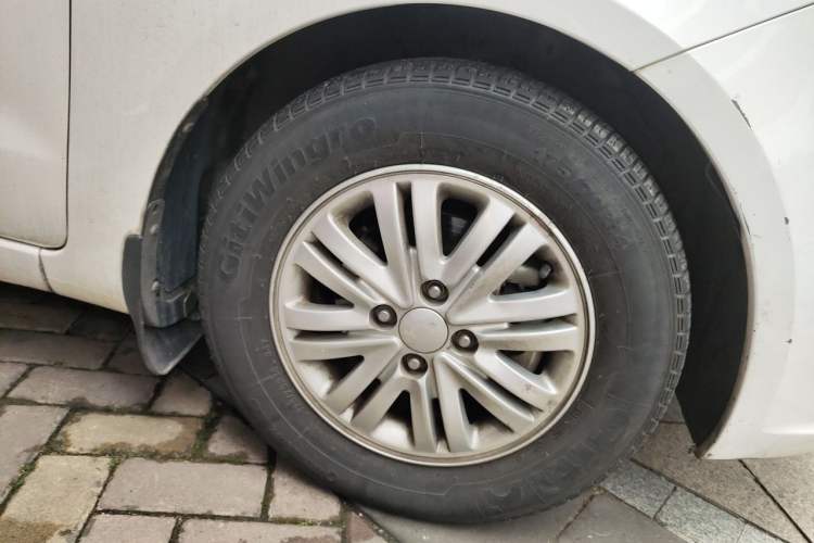 Used Kia K2 2012 Sedan 1.4L MT GLS Commemorative Edition Right Front Wheel Hub
