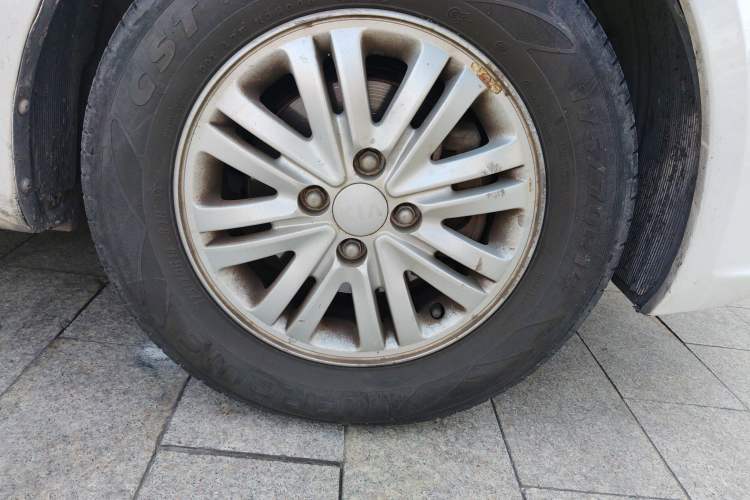 Used Kia K2 2012 Sedan 1.4L MT GLS Commemorative Edition Right Front Wheel Hub
