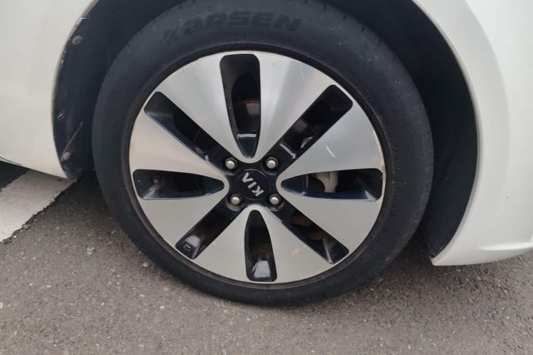 Used Kia K2 2012 Hatchback 1.6L AT Premium Commemorative Edition Right Front Wheel Hub