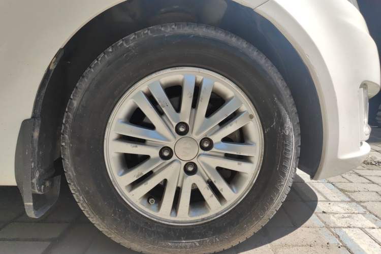 Used Kia K2 2012 Sedan 1.4L Automatic GLS Commemorative Edition Right Front Wheel Hub