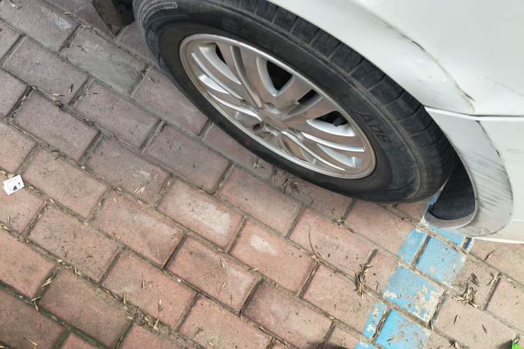 Used Kia K2 2012 Sedan 1.4L MT GLS Commemorative Edition Right Front Wheel Hub
