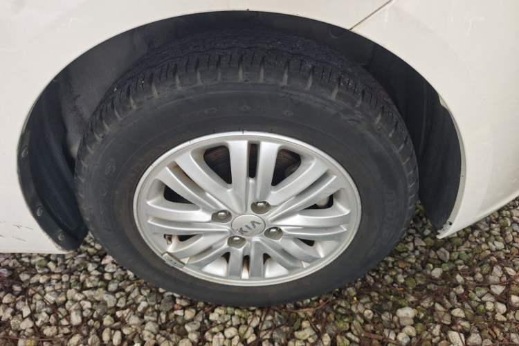 Used Kia K2 2012 Sedan 1.4L MT GLS Commemorative Edition Right Front Wheel Hub