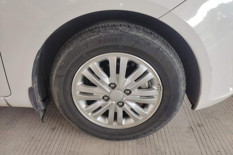Used Kia K2 2012 Sedan 1.4L MT TOP Commemorative Edition Right Front Wheel Hub
