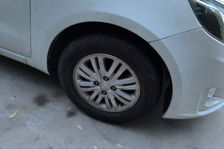 Used Kia K2 2012 Sedan 1.4L MT GLS Commemorative Edition Right Front Wheel Hub