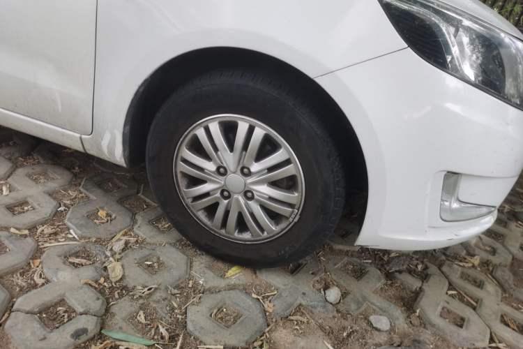 Used Kia K2 2012 Sedan 1.4L MT GLS Commemorative Edition Right Front Wheel Hub