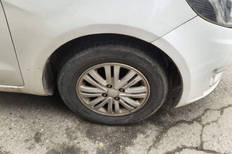 Used Kia K2 2012 Sedan 1.4L MT GLS Commemorative Edition Right Front Wheel Hub