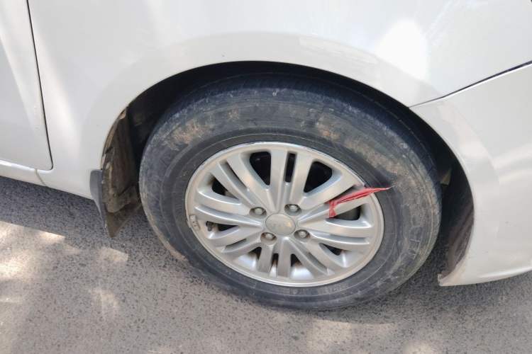Used Kia K2 2012 Sedan 1.4L MT TOP Commemorative Edition Right Front Wheel Hub
