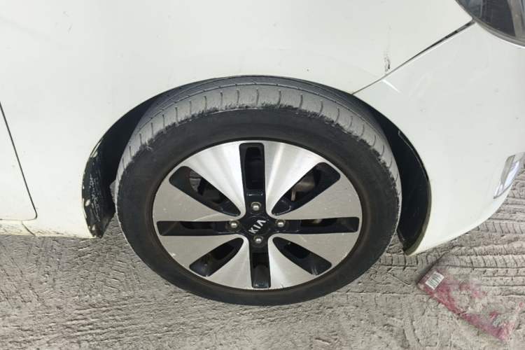 Used Kia K2 2012 Sedan 1.6L Automatic Transmission Premium Commemorative Edition Right Front Wheel Hub