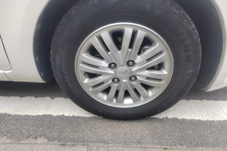 Used Kia K2 2012 Sedan 1.4L Automatic GLS Commemorative Edition Right Front Wheel Hub