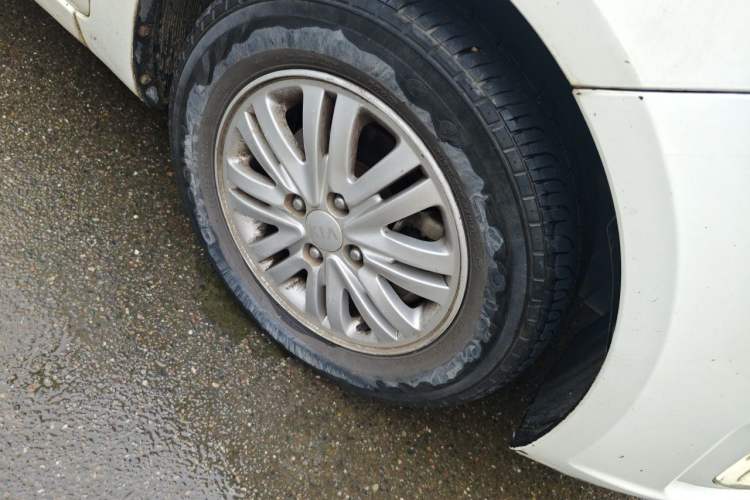 Used Kia K2 2012 Sedan 1.4L MT GLS Commemorative Edition Right Front Wheel Hub