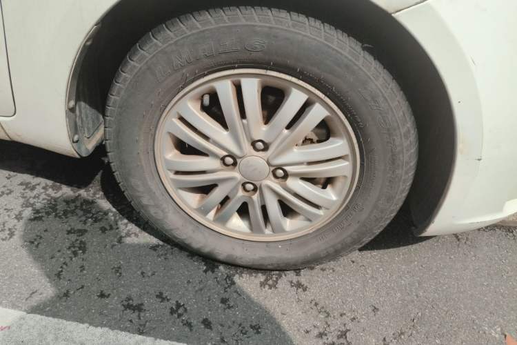 Used Kia K2 2012 Sedan 1.4L Automatic GLS Commemorative Edition Right Front Wheel Hub