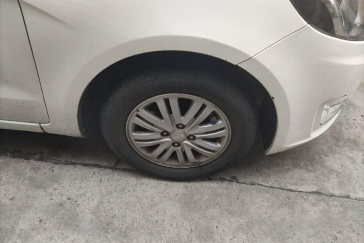 Used Kia K2 2012 Sedan 1.4L MT GLS Commemorative Edition Right Front Wheel Hub